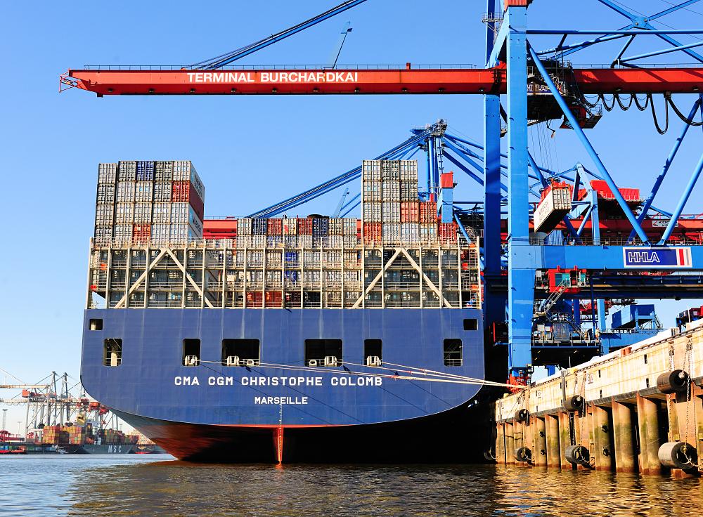 1598_1148 Schiffsheck mit Containerladung - CMA CGM CHRISTOPHE COLOMB. | Container Terminal Burchardkai CTB